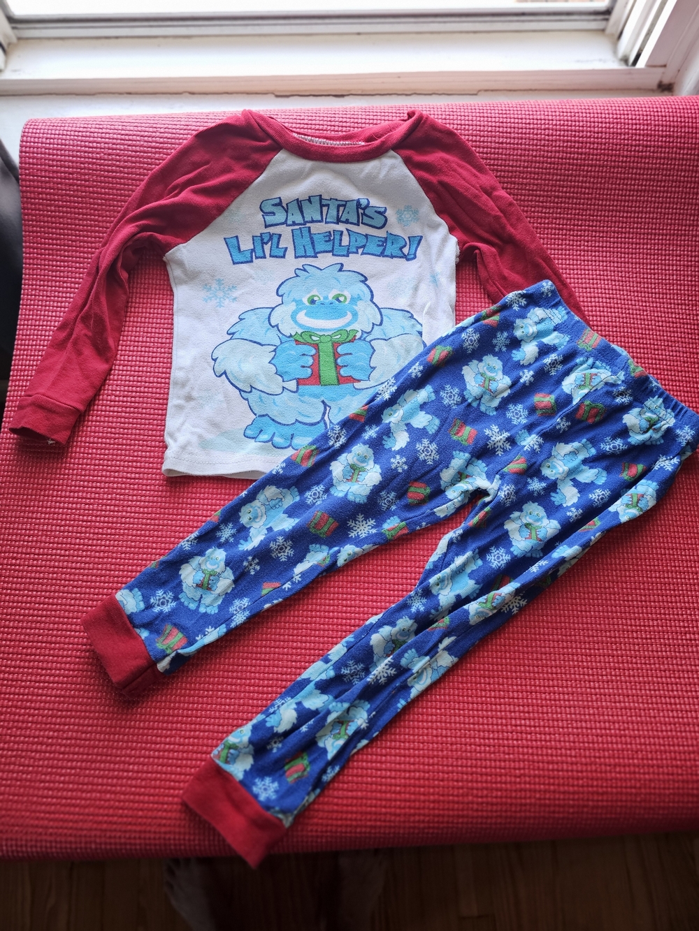 Adorable Holiday Time 2-piece Christmas pajama set, size 3T